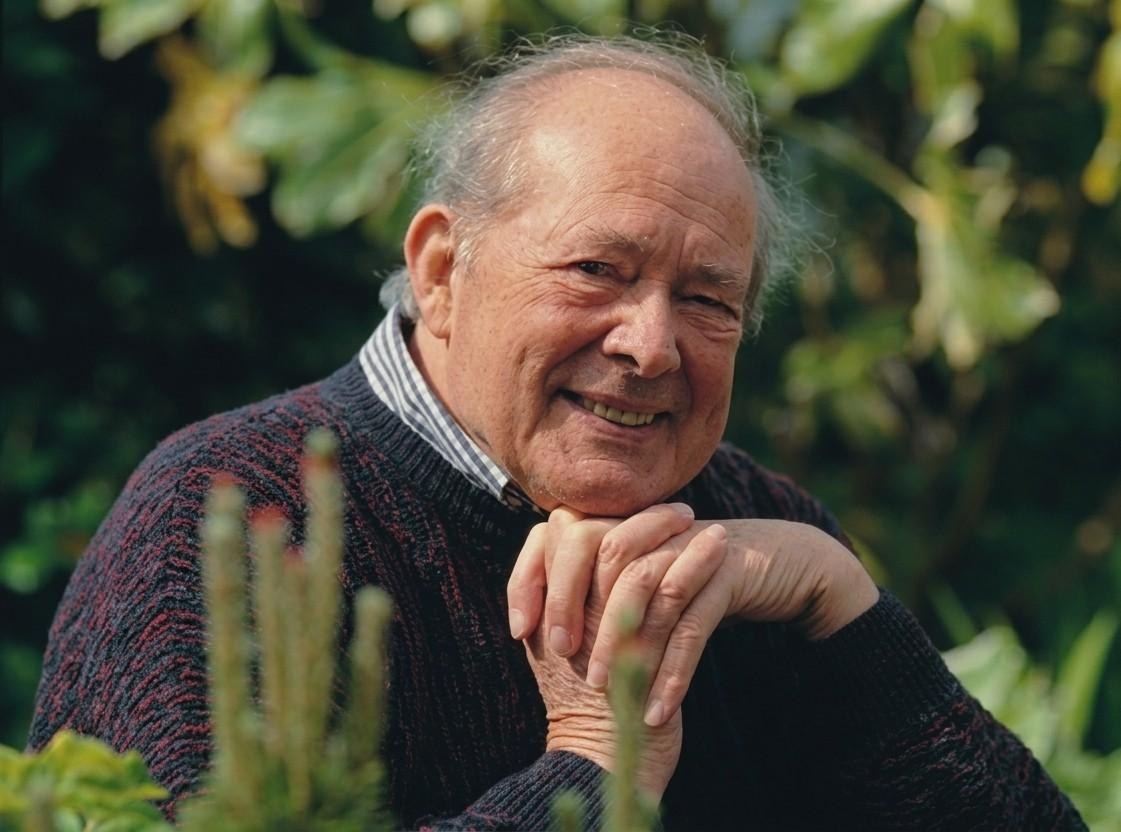 Archive portrait of Alun Hoddinott